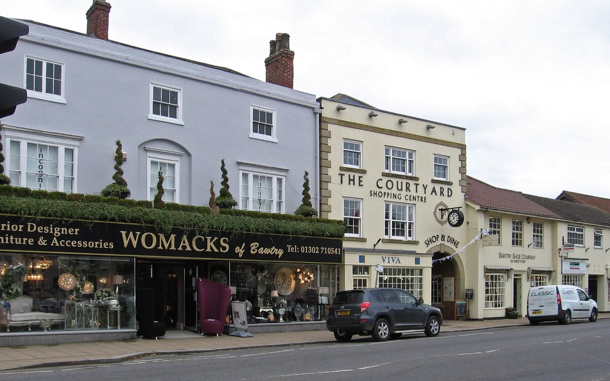 Shops and eateries on Bawtry High Street